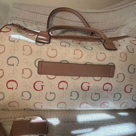 Guess Multi color duffle - Picture 7 of 9